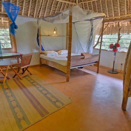Distant Relatives Ecolodge & Backpackers Kilifi Eksteriør bilde