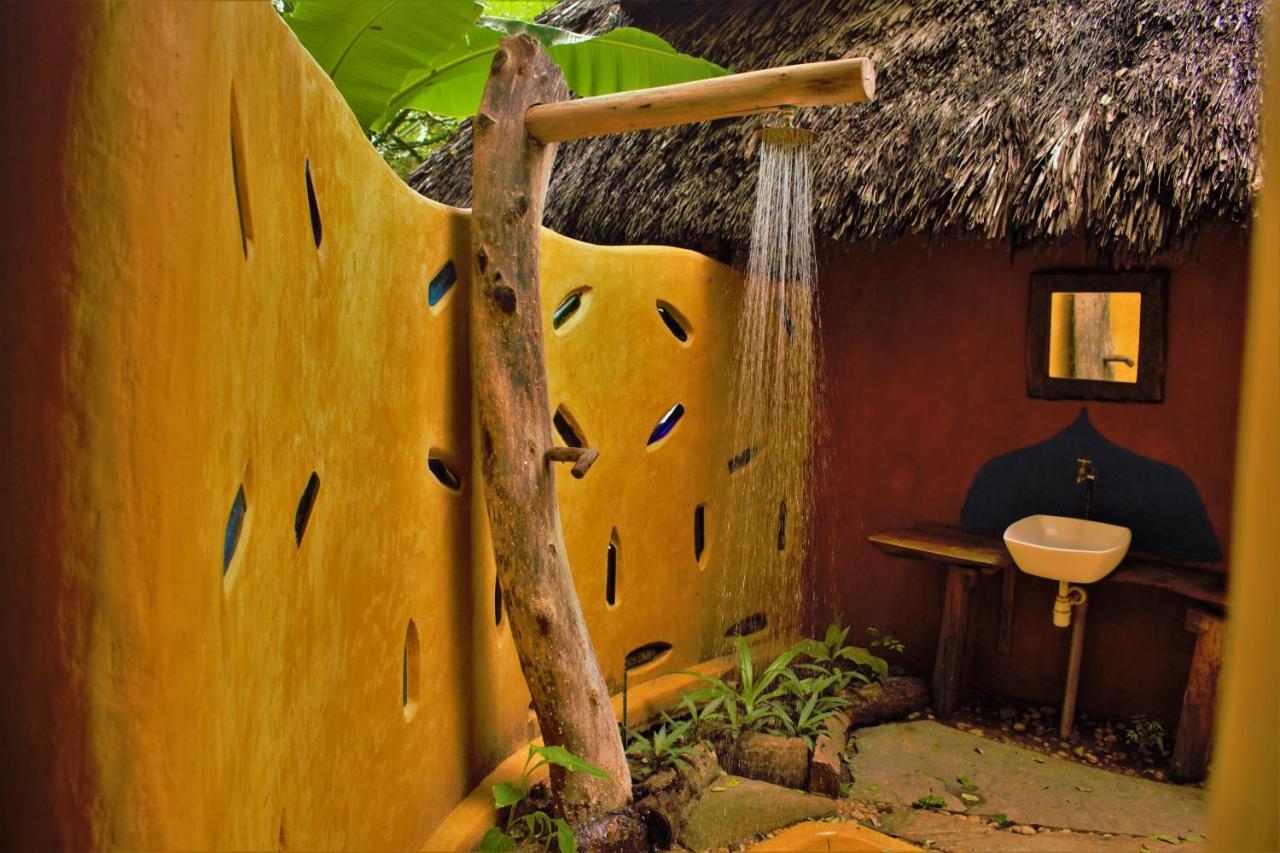 Distant Relatives Ecolodge & Backpackers Kilifi Eksteriør bilde