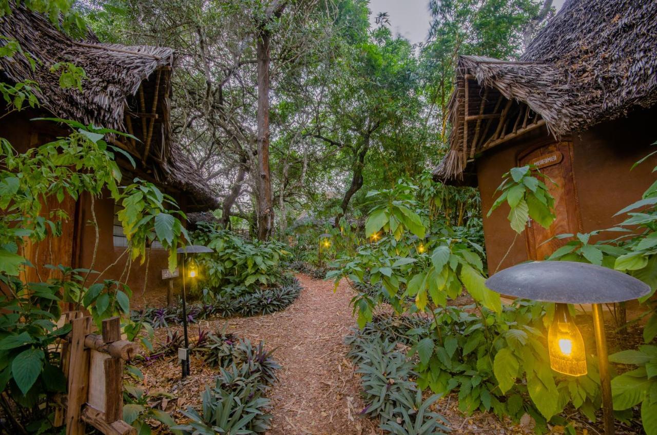 Distant Relatives Ecolodge & Backpackers Kilifi Eksteriør bilde